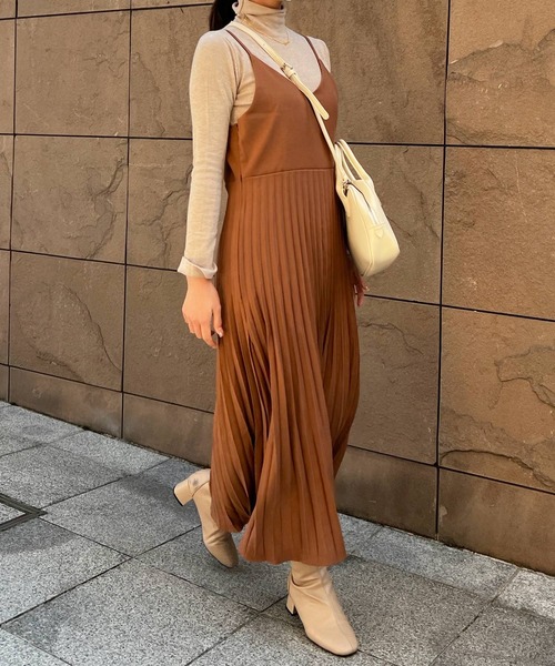 Lamoa(ラモア)の「Lamoa/プリーツ キャミワンピース(ワンピース・レディース・ブラック/ブラウン/ブルー・MEDIUM/LARGE)」の1枚目の写真