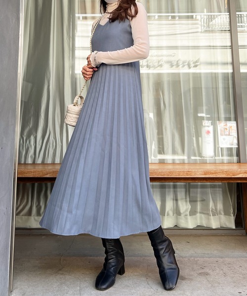 Lamoa(ラモア)の「Lamoa/プリーツ キャミワンピース(ワンピース・レディース・ブラック/ブラウン/ブルー・MEDIUM/LARGE)」の3枚目の写真