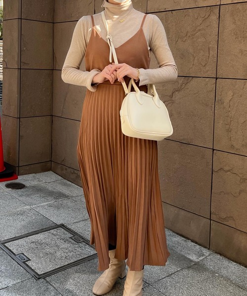 Lamoa(ラモア)の「Lamoa/プリーツ キャミワンピース(ワンピース・レディース・ブラック/ブラウン/ブルー・MEDIUM/LARGE)」の13枚目の写真