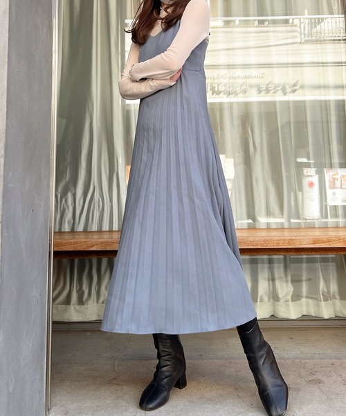 Lamoa(ラモア)の「Lamoa/プリーツ キャミワンピース(ワンピース・レディース・ブラック/ブラウン/ブルー・MEDIUM/LARGE)」の17枚目の写真