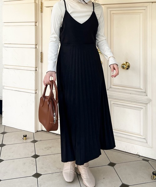 Lamoa(ラモア)の「Lamoa/プリーツ キャミワンピース(ワンピース・レディース・ブラック/ブラウン/ブルー・MEDIUM/LARGE)」の22枚目の写真