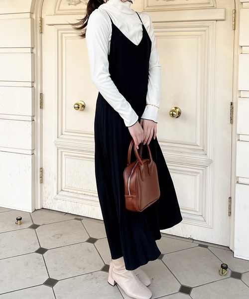 Lamoa(ラモア)の「Lamoa/プリーツ キャミワンピース(ワンピース・レディース・ブラック/ブラウン/ブルー・MEDIUM/LARGE)」の18枚目の写真