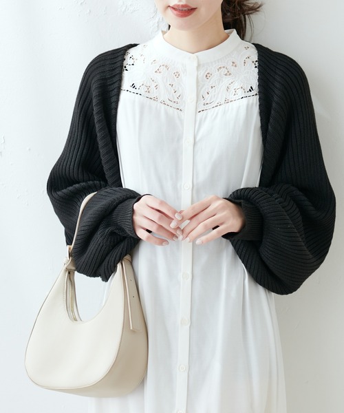 natural couture（ナチュラルクチュール）の「ショートボレロカーディガン（カーディガン/ボレロ・レディース・ライトベージュ/ベージュ/ブラック・FREE）」の4枚目の写真