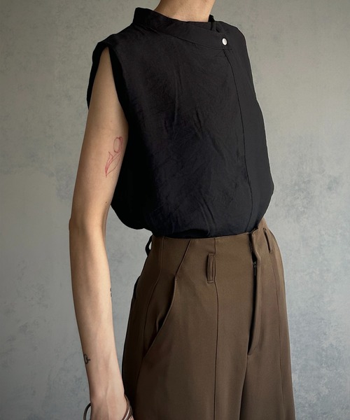 &g'aime（アンジェム）の「【&g’aime】しわ加工ノースリーブブラウス（シャツ/ブラウス・レディース・ブラック/ホワイト/グリーン・FREE）」の4枚目の写真