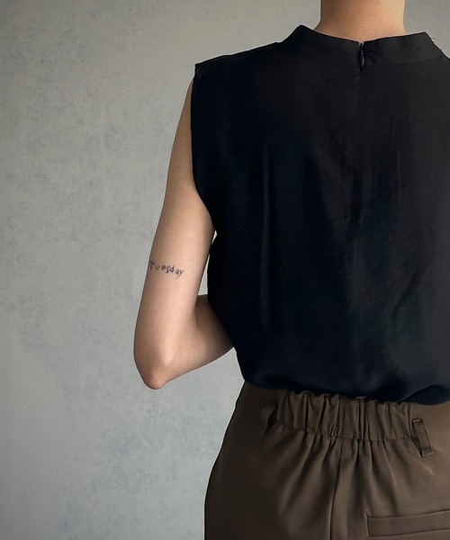 &g'aime（アンジェム）の「【&g’aime】しわ加工ノースリーブブラウス（シャツ/ブラウス・レディース・ブラック/ホワイト/グリーン・FREE）」の11枚目の写真