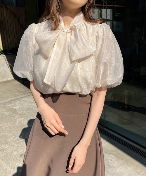 one after another NICE CLAUP(ワンアフターアナザーナイスクラップ)の「レース×シアーの華やかリボンブラウス(シャツ/ブラウス・レディース・グレー/オフホワイト/アイボリー・FREE)」の2枚目の写真