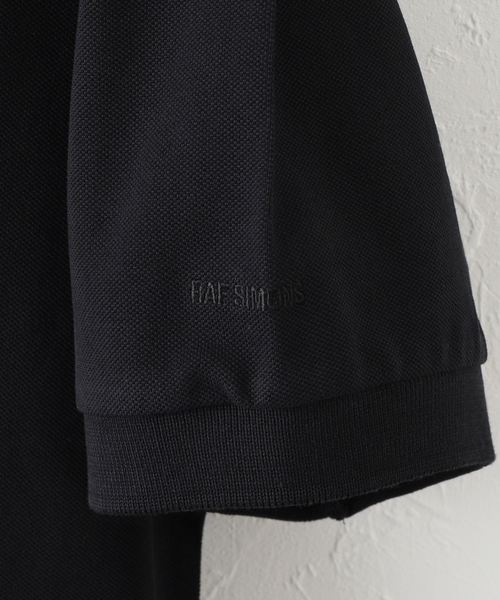 FRED PERRY×RAF SIMONS(フレッドペリーラフシモンズ)の「【RAFSIMONS × FREDPERRY】PATCHED ポロシャツ(ポロシャツ・メンズ・ブラック・SMALL/MEDIUM/LARGE)」の6枚目の写真