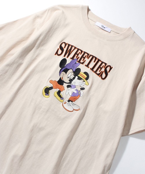 Disney(ディズニー)の「【Disney/ディズニー】アートワークデザイン 刺繍 ショートスリーブTシャツ(Tシャツ/カットソー・レディース・ベージュ系その他/グレー系その他/グリーン/パープル・M/L)」の3枚目の写真
