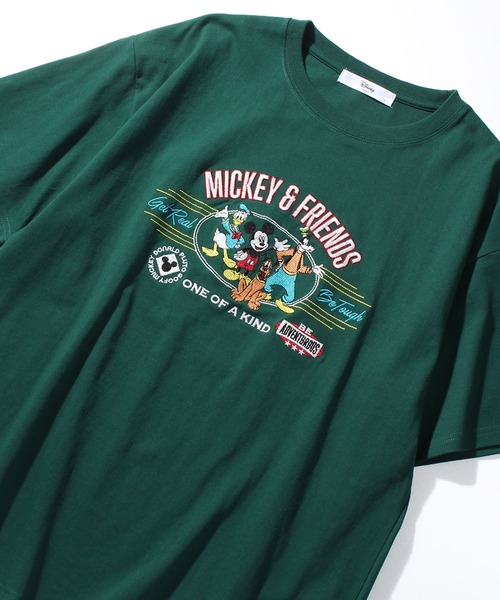 Disney(ディズニー)の「【Disney/ディズニー】アートワークデザイン 刺繍 ショートスリーブTシャツ(Tシャツ/カットソー・レディース・ベージュ系その他/グレー系その他/グリーン/パープル・M/L)」の1枚目の写真