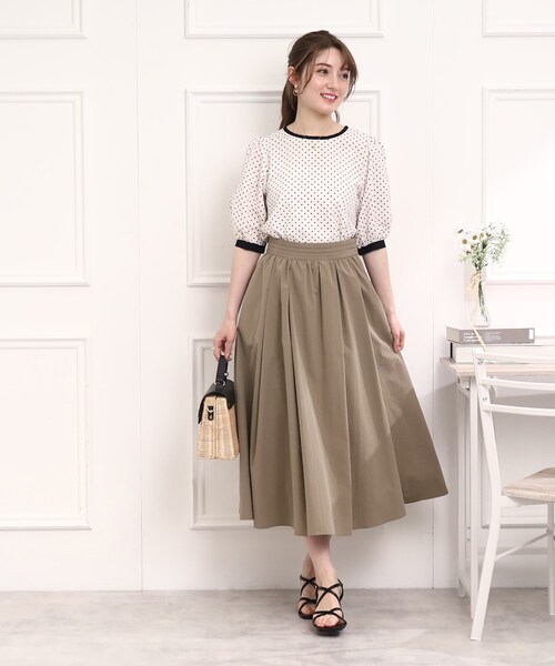 couture brooch(クチュールブローチ)の「◆【鮮やかカラースカートで新鮮コーデに。】タイプライタータックウエストスカート(スカート・レディース・ピンク系/サンドベージュ/ブラック/ライトブルー・34/36/38/40/42)」の13枚目の写真