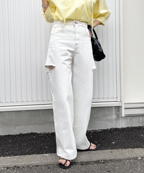 Chillfar（チルファー）の「ダメージワイドデニムパンツ（デニムパンツ・レディース・ライトブルー/ブラック/アイボリー/ブルー系/ブラック系/ホワイト系・MEDIUM/LARGE）」の2枚目の写真