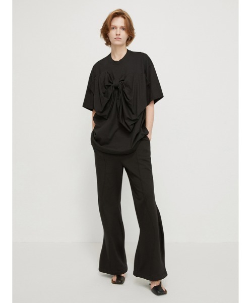 JNBY(ジェーエヌビーワイ)の「Bow-embellished Cotton T-shirt(Tシャツ/カットソー・レディース・ブラック/ホワイト・36/38/40)」の3枚目の写真