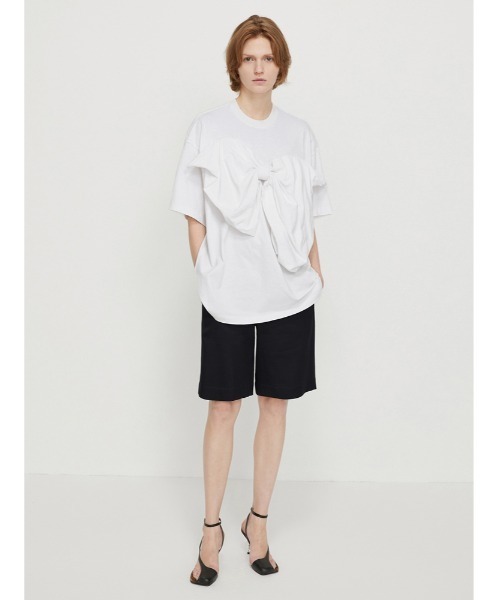 JNBY(ジェーエヌビーワイ)の「Bow-embellished Cotton T-shirt(Tシャツ/カットソー・レディース・ブラック/ホワイト・36/38/40)」の4枚目の写真