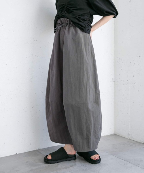 KBF（ケイビーエフ）の「バルーンロングスカート（スカート・レディース・チャコールグレー/ブラック/オフホワイト・ONE）」の3枚目の写真