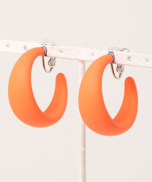 Fun & Daily(ファンアンドデイリー)の「F&D : カラーカールイヤリング(イヤリング・レディース・ホワイト/ブラック/ピンク/オレンジ/ブルー/パープル/レッド/ブルーグリーン・FREE)」の8枚目の写真