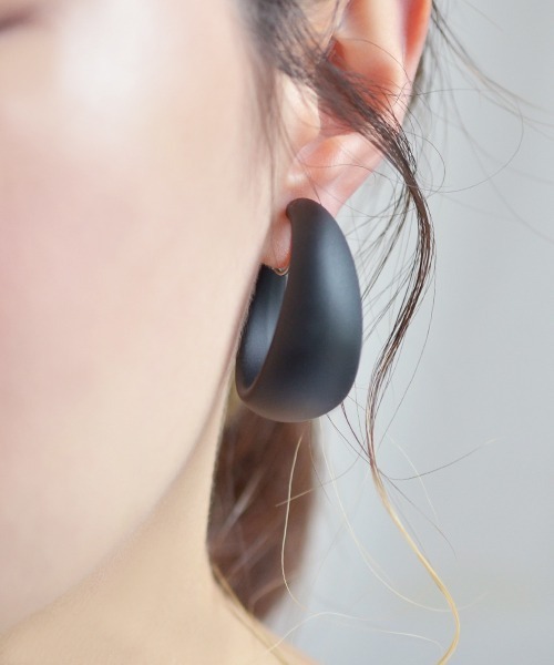 Fun & Daily(ファンアンドデイリー)の「F&D : カラーカールイヤリング(イヤリング・レディース・ホワイト/ブラック/ピンク/オレンジ/ブルー/パープル/レッド/ブルーグリーン・FREE)」の12枚目の写真