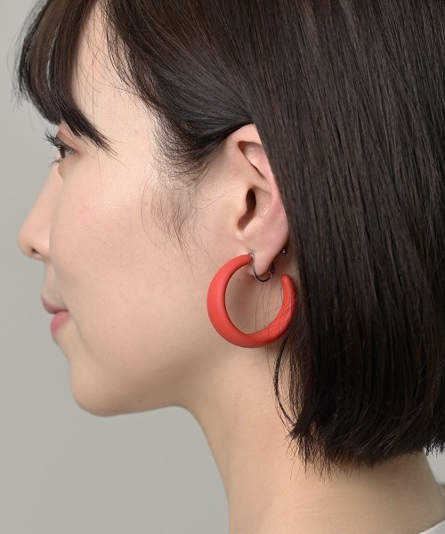 Fun & Daily(ファンアンドデイリー)の「F&D : カラーカールイヤリング(イヤリング・レディース・ホワイト/ブラック/ピンク/オレンジ/ブルー/パープル/レッド/ブルーグリーン・FREE)」の17枚目の写真