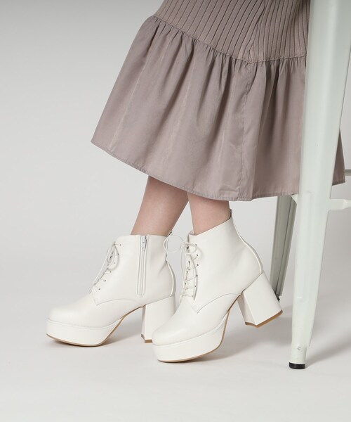 cs T&P(シーエスティーアンドピー)の「厚底レースアップブーツ(ブーツ・レディース・ホワイト/ブラック・S/M/L/LL)」の16枚目の写真