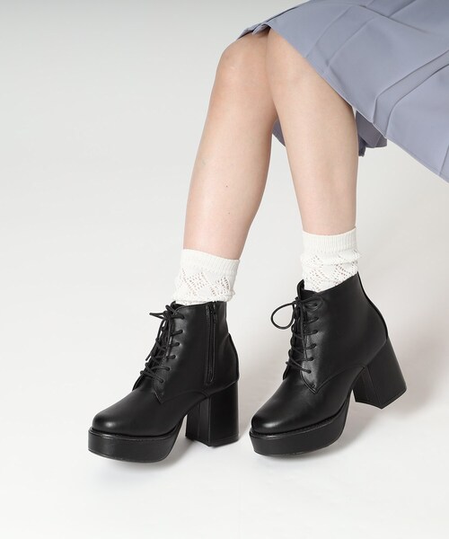 cs T&P(シーエスティーアンドピー)の「厚底レースアップブーツ(ブーツ・レディース・ホワイト/ブラック・S/M/L/LL)」の1枚目の写真