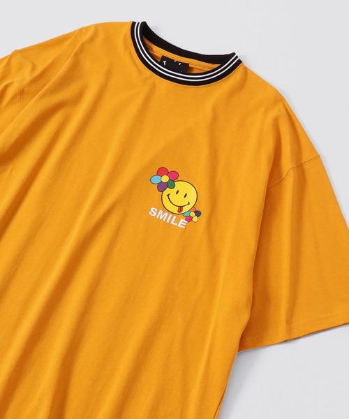 SMILEY FACE(スマイリーフェイス)の「SMILEY FACE オーバーサイズ リブライン半袖Tシャツ(Tシャツ/カットソー・レディース・マスタード/ネイビー/グリーン/オフホワイト・M/L)」の4枚目の写真