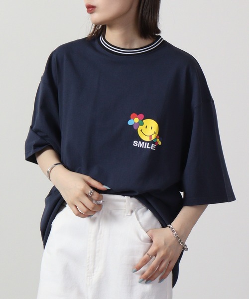 SMILEY FACE(スマイリーフェイス)の「SMILEY FACE オーバーサイズ リブライン半袖Tシャツ(Tシャツ/カットソー・レディース・マスタード/ネイビー/グリーン/オフホワイト・M/L)」の8枚目の写真