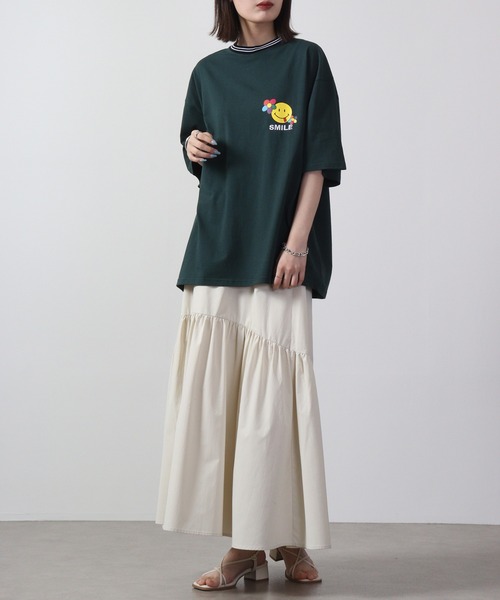 SMILEY FACE(スマイリーフェイス)の「SMILEY FACE オーバーサイズ リブライン半袖Tシャツ(Tシャツ/カットソー・レディース・マスタード/ネイビー/グリーン/オフホワイト・M/L)」の7枚目の写真