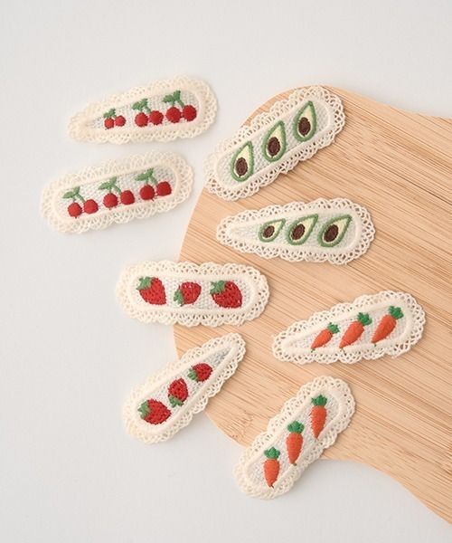 Lycee mine（リセマイン）の「フルーツ刺しゅうヘアクリップ2Pセット（バレッタ/ヘアクリップ・キッズ・オレンジ/レッド/グリーン/チェリーピンク・フリー）」の10枚目の写真