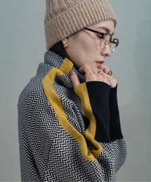 MHBG TOKYO（エムエイチビージートーキョー）の「サイドライン　ヘリンボーン　ハイネックニット（ニット/セーター）」