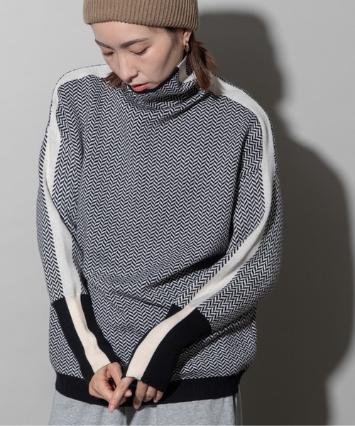 MHBG TOKYO（エムエイチビージートーキョー）の「サイドライン　ヘリンボーン　ハイネックニット（ニット/セーター・レディース・グリーン/レッド/オレンジ/オフホワイト/ブルー/イエロー/ブラック・FREE）」の9枚目の写真