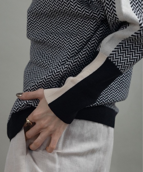 MHBG TOKYO（エムエイチビージートーキョー）の「サイドライン　ヘリンボーン　ハイネックニット（ニット/セーター・レディース・グリーン/レッド/オレンジ/オフホワイト/ブルー/イエロー/ブラック・FREE）」の13枚目の写真