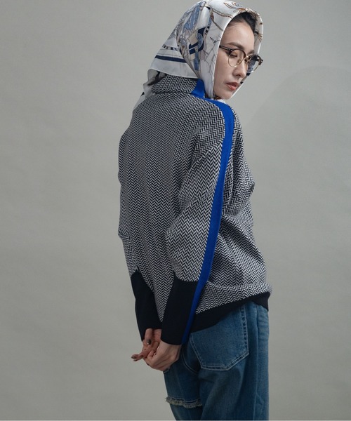 MHBG TOKYO（エムエイチビージートーキョー）の「サイドライン　ヘリンボーン　ハイネックニット（ニット/セーター・レディース・グリーン/レッド/オレンジ/オフホワイト/ブルー/イエロー/ブラック・FREE）」の11枚目の写真