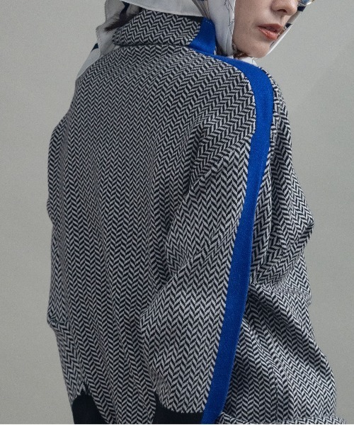 MHBG TOKYO（エムエイチビージートーキョー）の「サイドライン　ヘリンボーン　ハイネックニット（ニット/セーター・レディース・グリーン/レッド/オレンジ/オフホワイト/ブルー/イエロー/ブラック・FREE）」の12枚目の写真