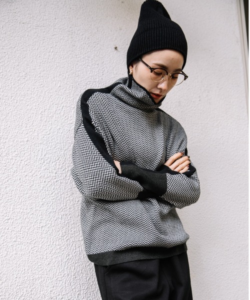 MHBG TOKYO（エムエイチビージートーキョー）の「サイドライン　ヘリンボーン　ハイネックニット（ニット/セーター・レディース・グリーン/レッド/オレンジ/オフホワイト/ブルー/イエロー/ブラック・FREE）」の21枚目の写真