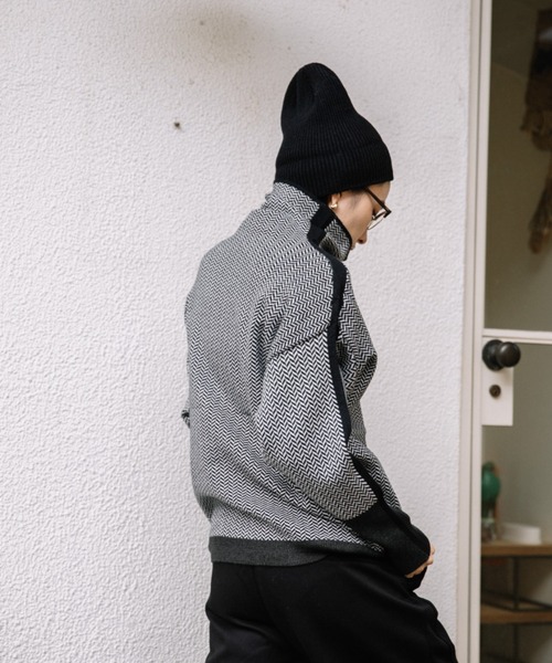 MHBG TOKYO（エムエイチビージートーキョー）の「サイドライン　ヘリンボーン　ハイネックニット（ニット/セーター・レディース・グリーン/レッド/オレンジ/オフホワイト/ブルー/イエロー/ブラック・FREE）」の22枚目の写真