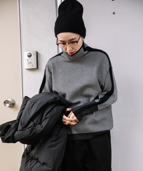 lodie(ロディ)の「サイドライン ヘリンボーン ハイネックニット(ニット/セーター・レディース・グリーン/レッド/オレンジ/オフホワイト/ブルー/イエロー/ブラック・FREE)」の19枚目の写真