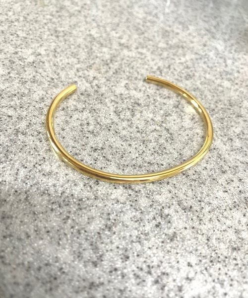 PARKS TOKYO SELECT（パークストウキョウセレクト）の「金属アレルギー対応 サージカルステンレス/316L スリムストレートバングルブレスレット（ブレスレット・レディース・ゴールド/シルバー・FREE）」の8枚目の写真