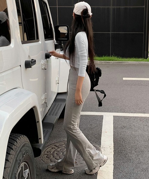 BEIDELLI（ベイデリー）の「[BELLIDE MADE] ワンポイント刺繍Uネック長袖Tシャツ（Tシャツ/カットソー・レディース・ネイビー/ホワイト/ブラック/グレー/カーキ・FREE）」の9枚目の写真