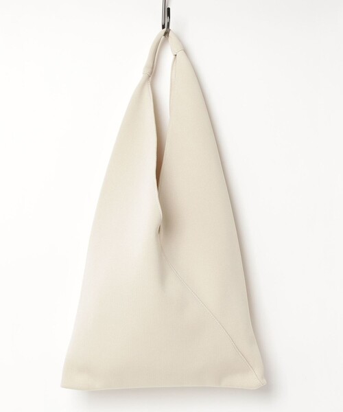 fredy emue（フレディエミュ）の「三角ニットバッグ（ショルダーバッグ・レディース・ブラック/キナリ・FREE）」の6枚目の写真