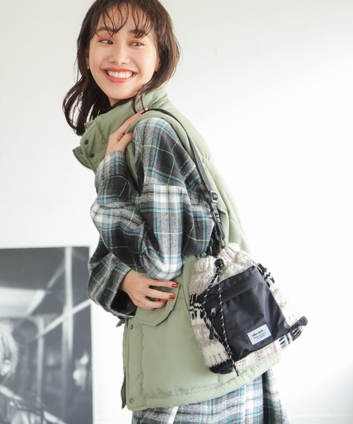 niko and...（ニコアンド）の「オリジナルポケット付きミニショルダーバッグ（ショルダーバッグ・レディース・その他1/ブラック/アイボリー・0）」の3枚目の写真