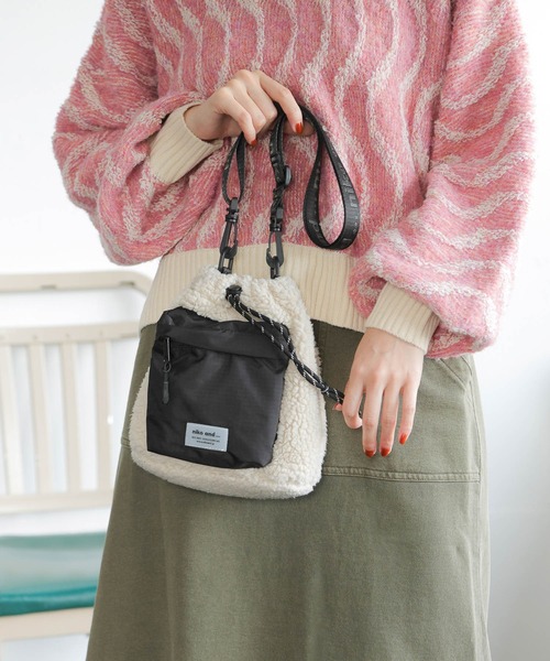 niko and...（ニコアンド）の「オリジナルポケット付きミニショルダーバッグ（ショルダーバッグ・レディース・その他1/ブラック/アイボリー・0）」の2枚目の写真