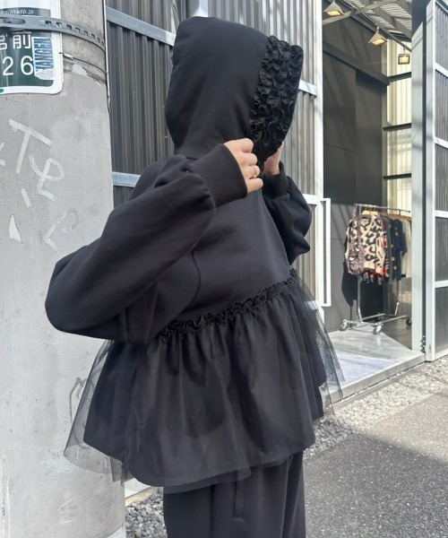 Candy Stripper（キャンディストリッパー）の「TULLE TIERED フーディー（パーカー・レディース・ブラック/オフホワイト/ピンク・2）」の18枚目の写真