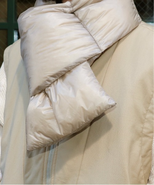 NANGA（ナンガ）の「NANGA / ナンガ PORTABLE LIGHT DOWN MUFFLER ポータブルライトダウンマフラー（マフラー・メンズ・モカ/ブラック/ベージュ・FREE）」の3枚目の写真