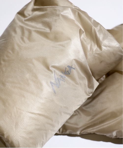 NANGA（ナンガ）の「NANGA / ナンガ PORTABLE LIGHT DOWN MUFFLER ポータブルライトダウンマフラー（マフラー・メンズ・モカ/ブラック/ベージュ・FREE）」の15枚目の写真