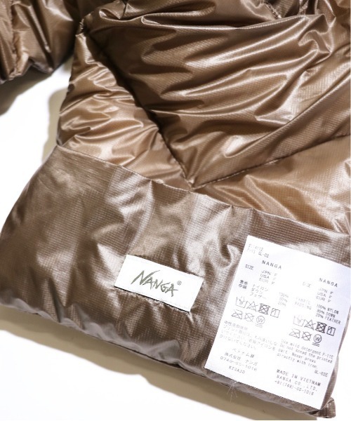 NANGA（ナンガ）の「NANGA / ナンガ PORTABLE LIGHT DOWN MUFFLER ポータブルライトダウンマフラー（マフラー・メンズ・モカ/ブラック/ベージュ・FREE）」の10枚目の写真