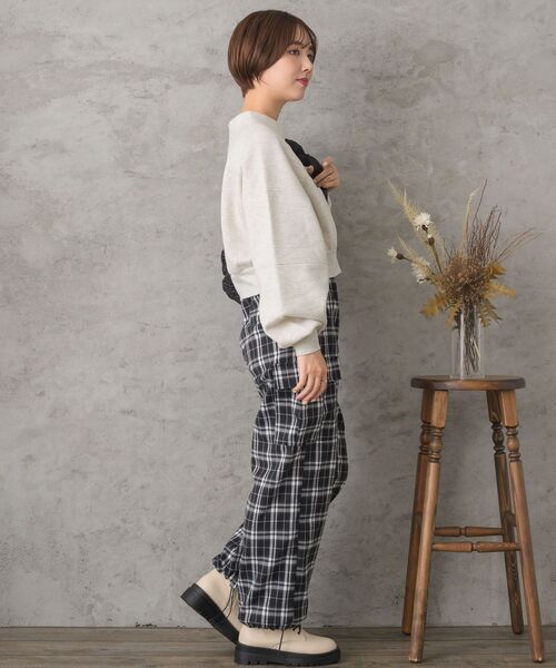 RETRO GIRL(レトロガール)の「裏起毛ショート刺繍トレーナー(スウェット・レディース・ナチュラル/ダークブラウン/ダークブルー・FREE)」の5枚目の写真