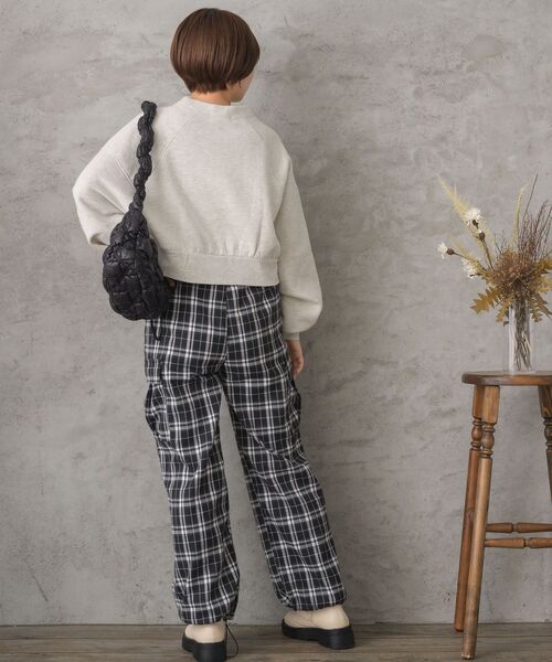 RETRO GIRL(レトロガール)の「裏起毛ショート刺繍トレーナー(スウェット・レディース・ナチュラル/ダークブラウン/ダークブルー・FREE)」の7枚目の写真