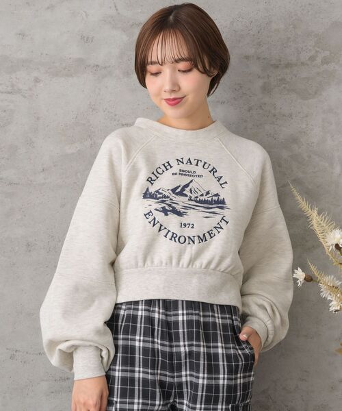 RETRO GIRL(レトロガール)の「裏起毛ショート刺繍トレーナー(スウェット・レディース・ナチュラル/ダークブラウン/ダークブルー・FREE)」の8枚目の写真