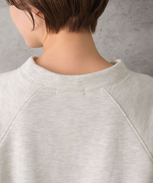 RETRO GIRL(レトロガール)の「裏起毛ショート刺繍トレーナー(スウェット・レディース・ナチュラル/ダークブラウン/ダークブルー・FREE)」の16枚目の写真