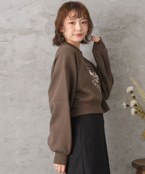 RETRO GIRL(レトロガール)の「裏起毛ショート刺繍トレーナー(スウェット・レディース・ナチュラル/ダークブラウン/ダークブルー・FREE)」の22枚目の写真