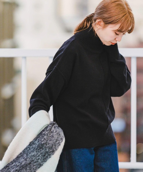 ITEMS URBANRESEARCH（アイテムズ アーバンリサーチ）の「『洗濯可』ハイネックワイドニット2（ニット/セーター・レディース・ホワイト系その他/グリーン系その他/オフホワイト/ブラウン系その他/ブラック/ブルー系その他・FREE）」の16枚目の写真